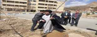 غرس یک اصله نهال توسط فرزند شهید سید علی اندرزگو 4