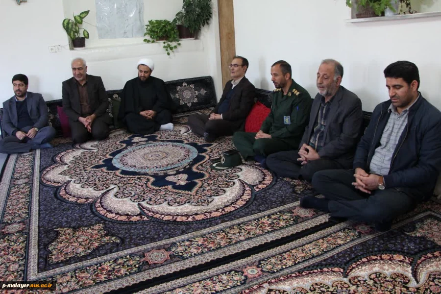 در آستانه سالروز شهادت حضرت فاطمه الزهرا(س)دیدار رئیس دانشگاه ملی مهارت مرکز ملایر با مادر شهید والا مقام رحمت اله احمدی 2
